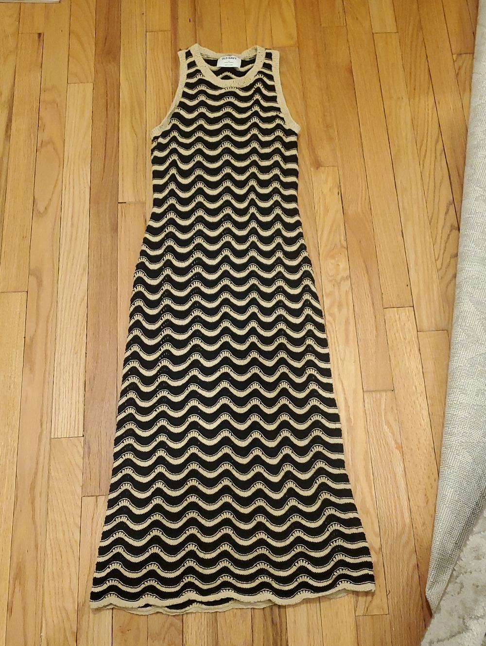 Old Navy Black and Cream Wave Knit Maxi Dress